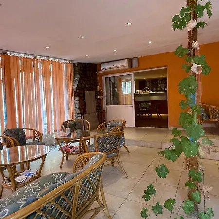 Guest house Orange House 3*